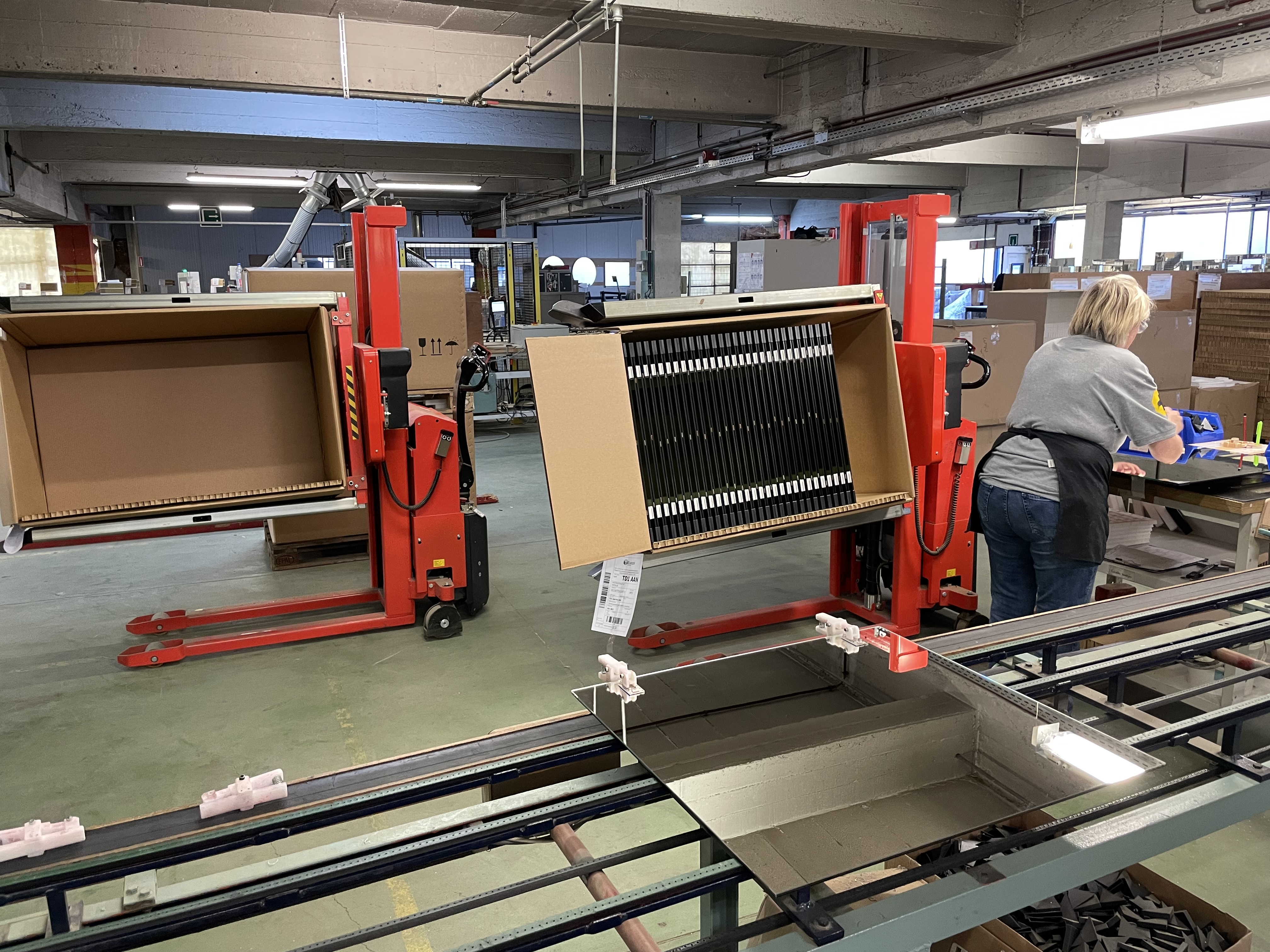 Une entreprise de miroirs découvre les avantages du matériel ergonomique et souhaite en savoir plus sur le sujet